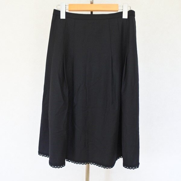 スマートな雰囲気で履ける ジュンアシダのスカートを買取しました