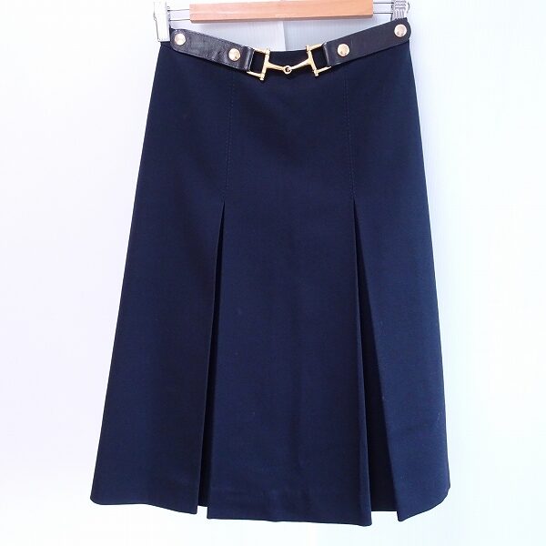 セリーヌ｜金具がおしゃれなスカートを買取しました