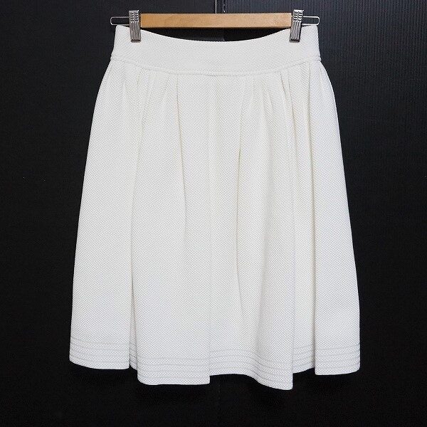 フォクシーの白 フレアスカートを宅配買取ご利用のお客様より買取しました