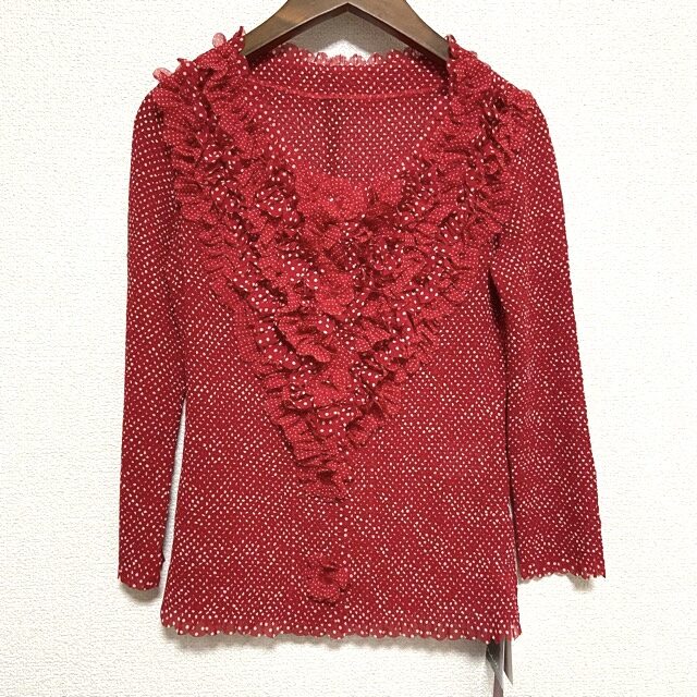 目が覚める綺麗さ ノコオーノのカーディガンを買取しました