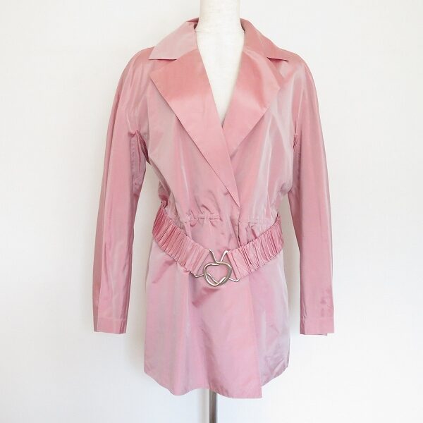 ピンクとシルクの光沢感がマッチ アクリスのコートを買取しました