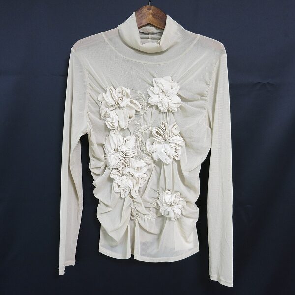 花モチーフの愛らしさと上品さに注目 コーザノストラのカットソーを買取しました