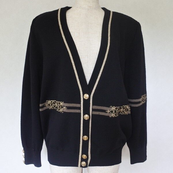 レリアンのカーディガンを買取しました｜くっきりしたテイストが可愛い