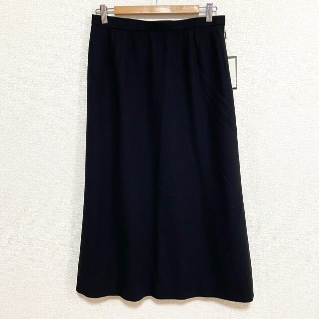 【レリアン】スカートを買取しました！シンプルなのに美しい形が魅力