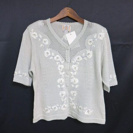 水色と花柄で可愛くも味わいが出る！お買取したロイヤルアルパカのカーディガン