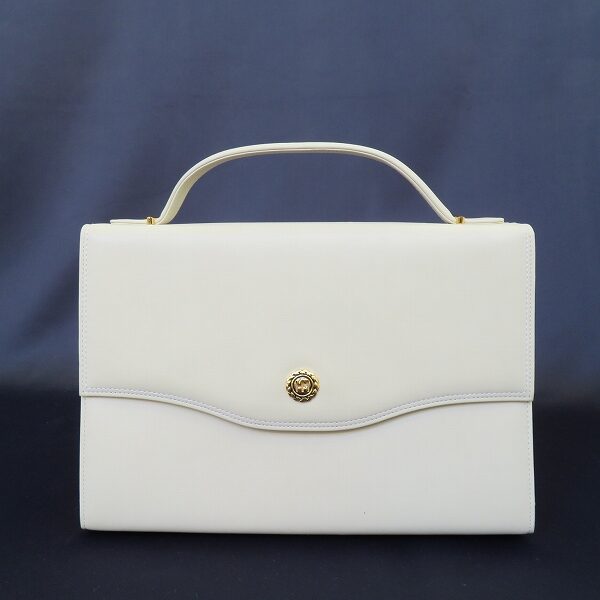 上品なインパクトを与えてくれる ハナエモリのハンドバッグを買取しました