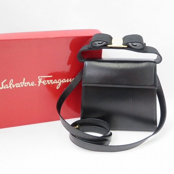 いつ使ってもおしゃれ！フェラガモのショルダーバッグを買取しました