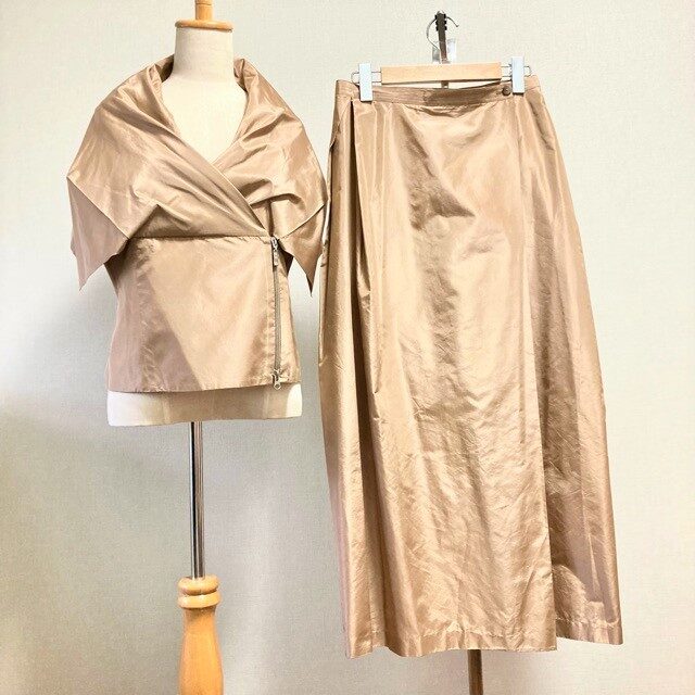 光沢感がエレガンスさを上げてくれる ヒロココシノのセットアップを買取しました