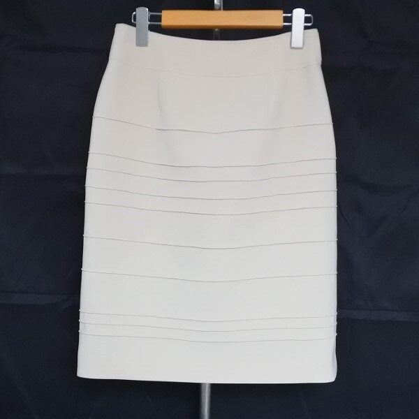 【銀座マギー】引き締まった印象にもなる スカートを買取しました