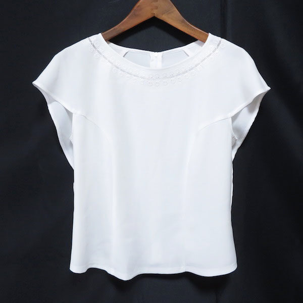 持っていて損はなし 銀座マギーのフレンチスリーブ シャツを買取しました