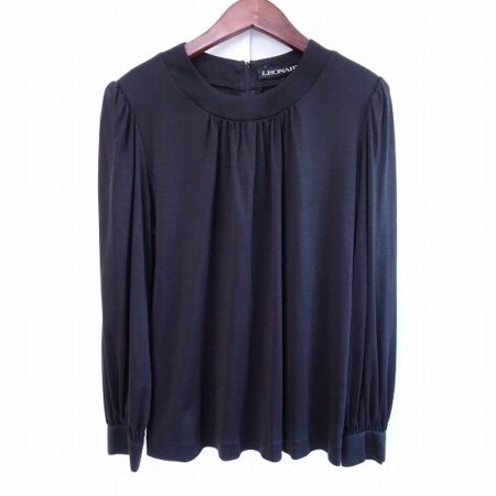 アクイールで出張買取したレオナールのブラウスをご紹介