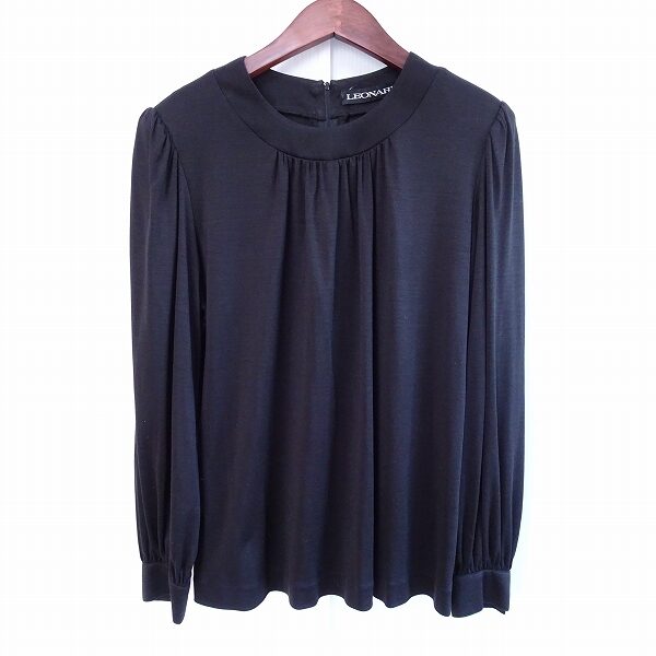 アクイールで出張買取したレオナールのブラウスをご紹介