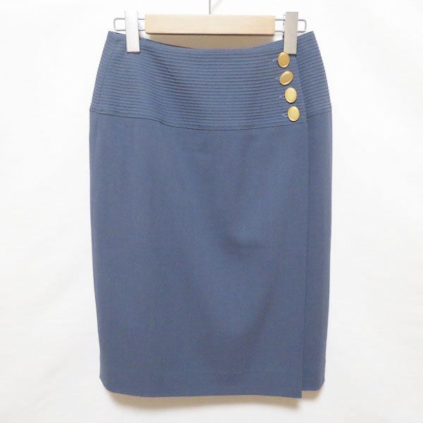 金ボタンがしっかり目立つ クリスチャンディオールの巻きスカートを買取しました