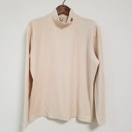 ミエコウエサコ｜ベージュのハイネックを買取しました