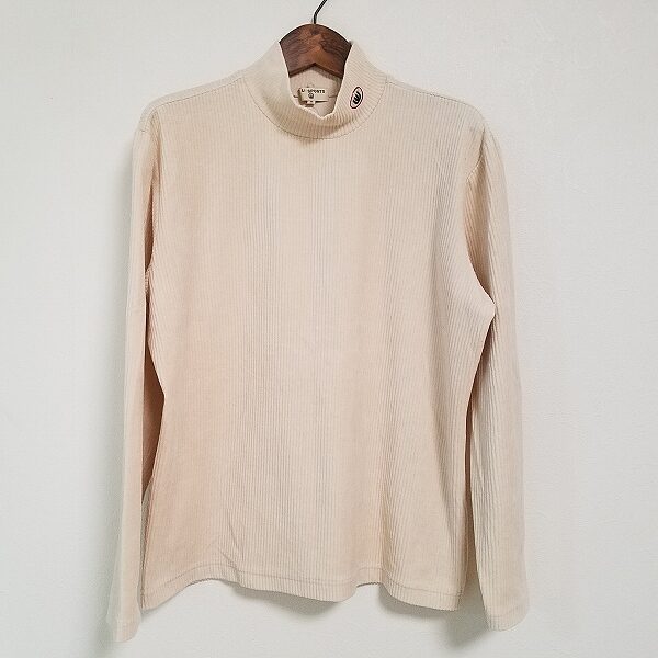 ミエコウエサコ|ベージュのハイネックを買取しました