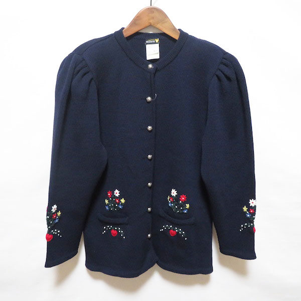 マックデイビッドのカーディガンを買取しました!紺色に綺麗な刺繍が映える