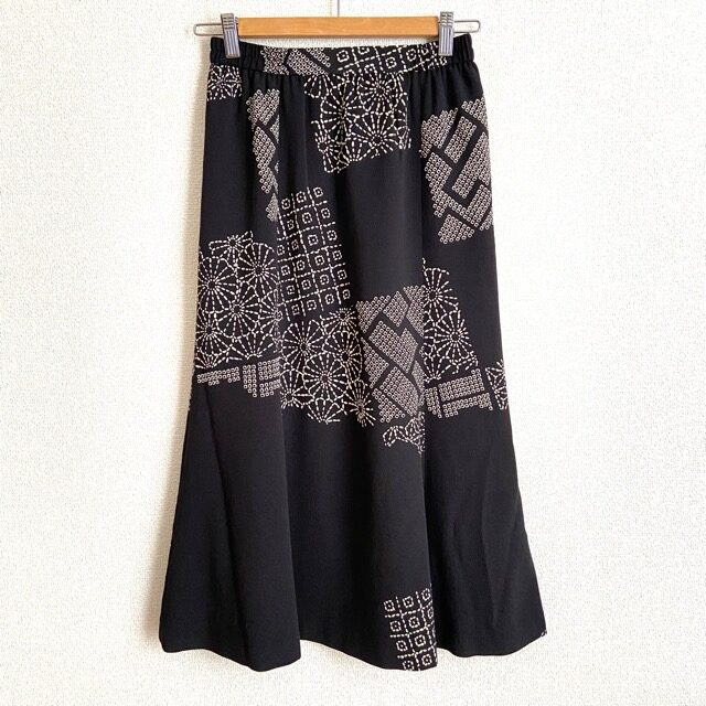 デザイン、柄ともに優雅な詩仙堂のスカートを買取しました