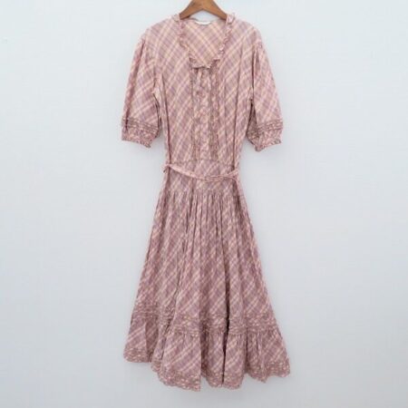 淡いチェックにやられる カネコイサオのワンピース