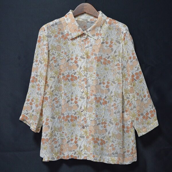 レリアンのブラウスを店頭預り買取をご利用のお客様より買取しました