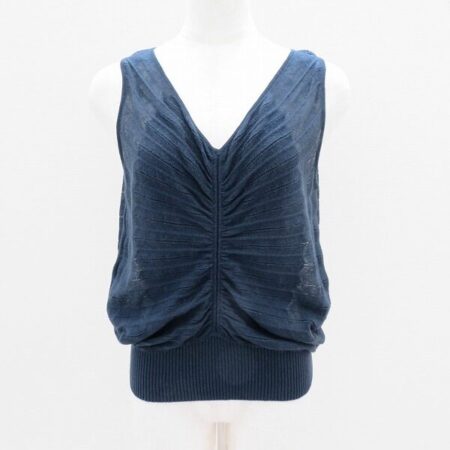 スレンダーに見せられるデザインが素敵 エルメスのセーター