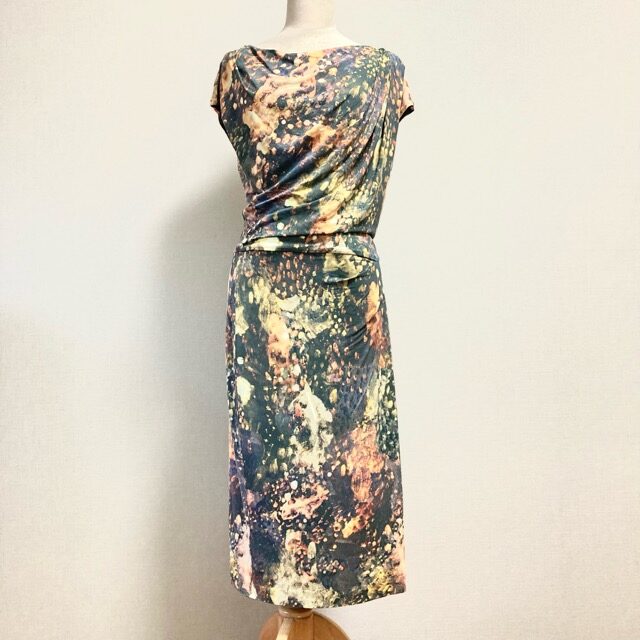 優雅な柄に魅了される エスカーダのワンピースを買取しました