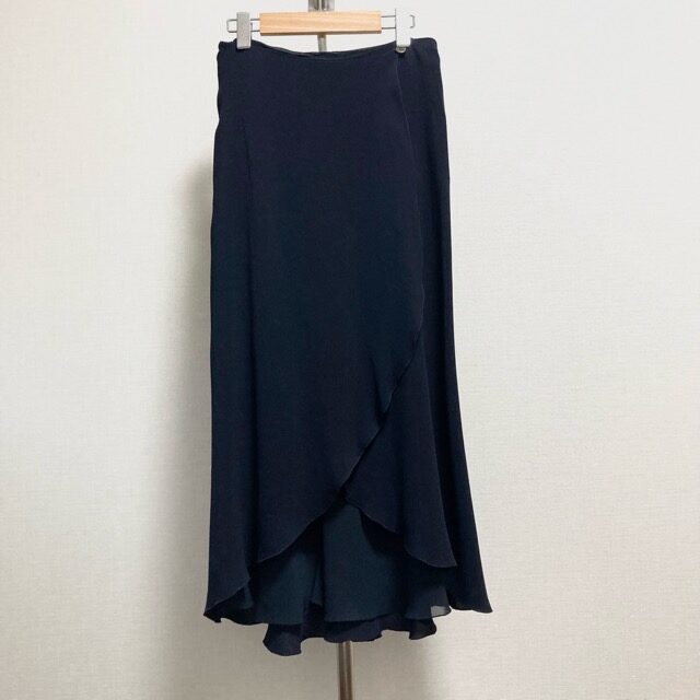 しっとりラインで美しく履ける ジョルジオアルマーニのスカートを買取しました