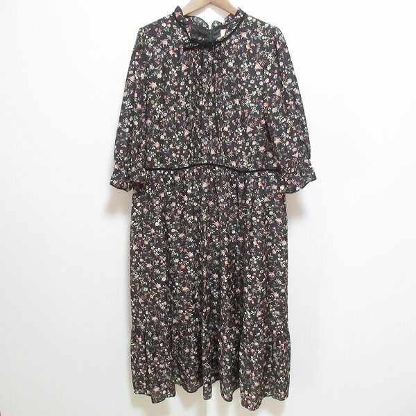 適度に存在感のある花柄 ローズティアラのワンピースを買取しました
