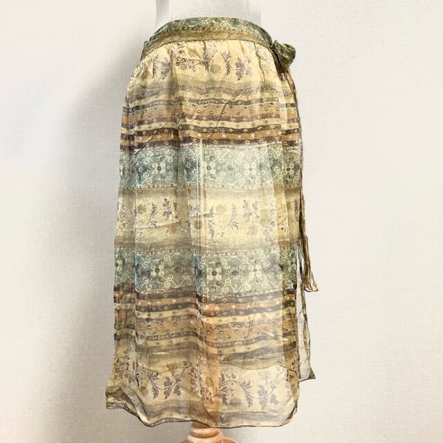 着るだけで気分もトキメク ジュンアシダのオーバースカートを買取しました