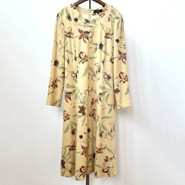 明るすぎない花柄が嬉しい レリアンのワンピースを買取しました