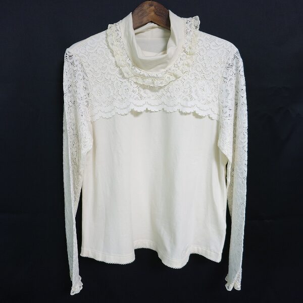 上部のレースに心躍る ピンクハウスのカットソーを買取しました