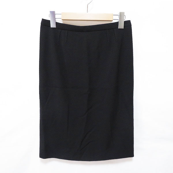 店頭預り買取したエンポリオアルマーニのスカート|スタイリッシュなデザインが嬉しい