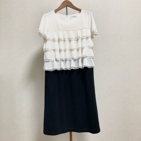 白フリルと黒スカートが可愛い ギャラリービスコンティのワンピースを買取しました