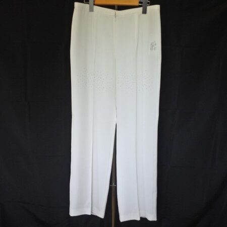 伊太利屋のパンツを買取しました！白で綺麗に決まる