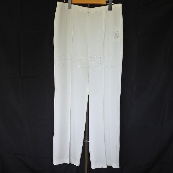 伊太利屋のパンツを買取しました！白で綺麗に決まる