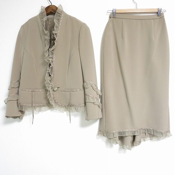 伊太利屋のスカートスーツを出張買取ご利用のお客様より買取しました