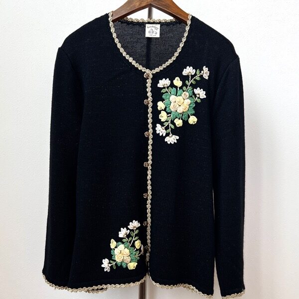 ソワレドヒロミのカーディガンをお買取しました!こだわりが感じられる刺繍