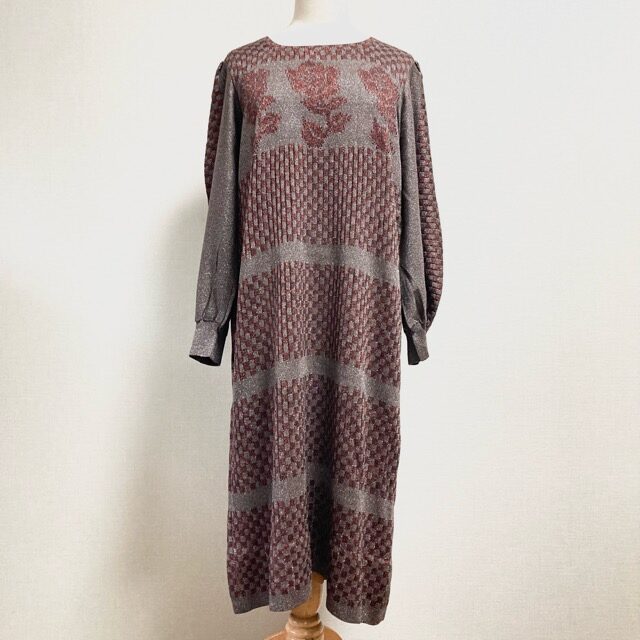 斉藤都世子のワンピースをお譲りいただきました｜シックなバラが可愛い