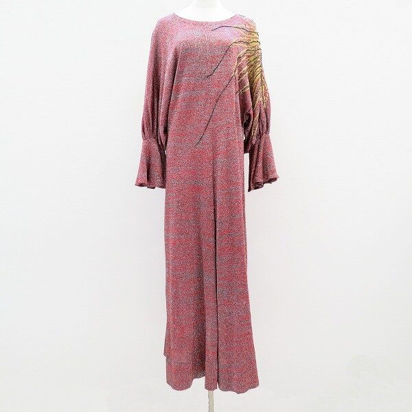 綺麗な赤が嬉しい 斉藤都世子のワンピースを買取しました