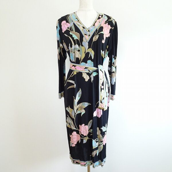 豪華さに見とれる レオナールのワンピースを買取しました