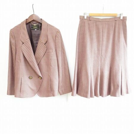 適度にカジュアルなレリアンのスカートスーツを買取しました