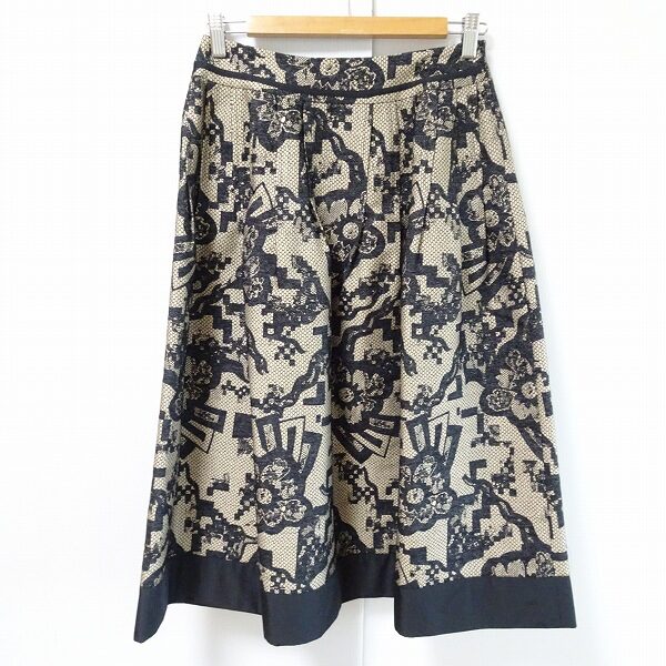 レース柄が強く豪華なヒロココシノのスカートを買取しました