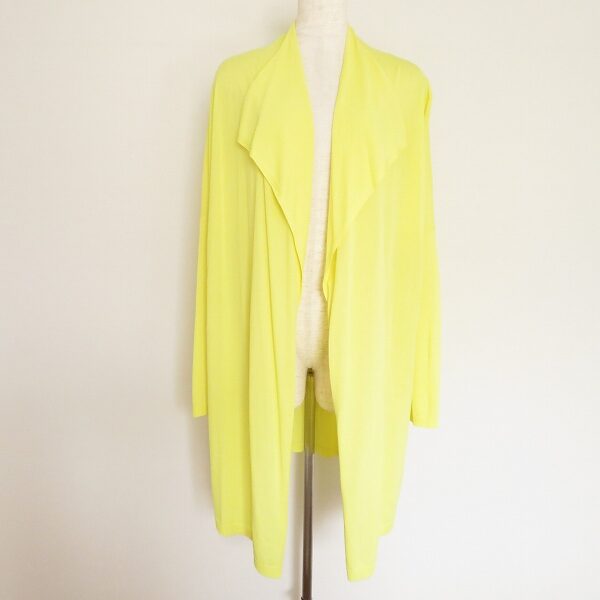 シンプルな洋服にもよく合う ラビーヌルージュのカーディガンを買取しました