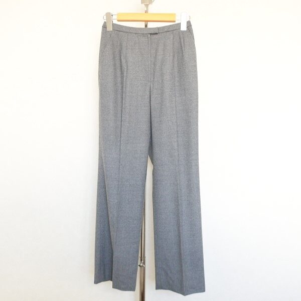 細かなこだわりを感じるレリアンのグレーパンツ!サイズは7号を買取させて頂きました