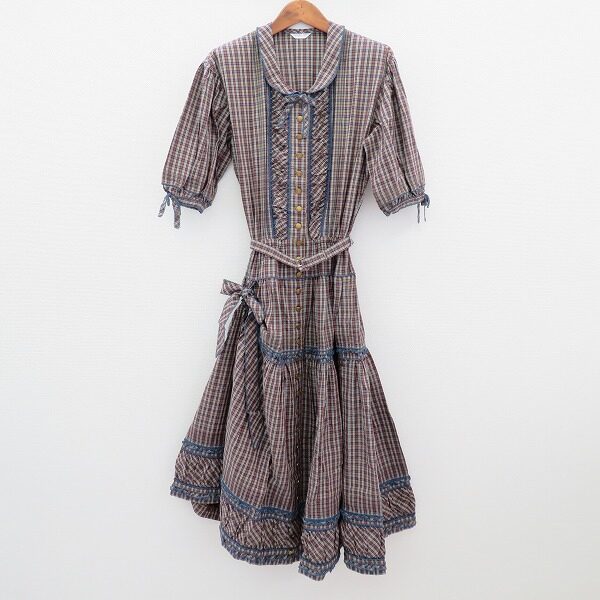 1年中楽しめる色味 カネコイサオのワンピースを買取しました