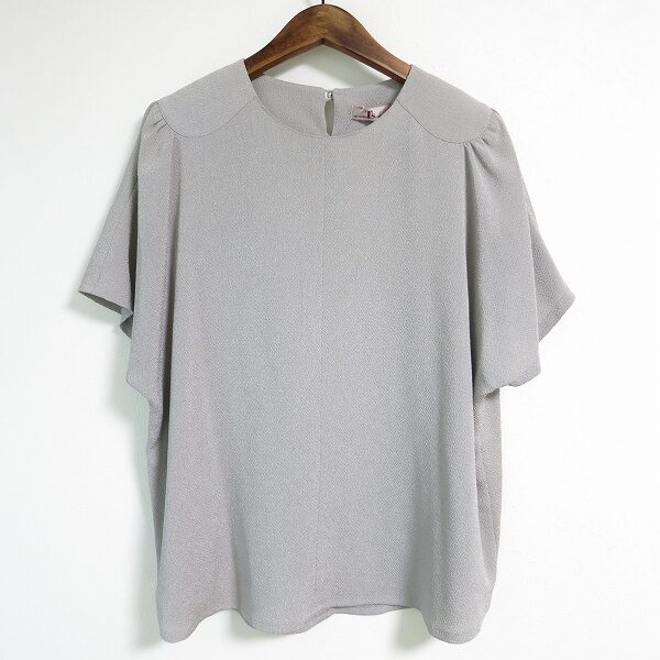 袖のフリルも可愛い 詩仙堂のカットソーを買取しました