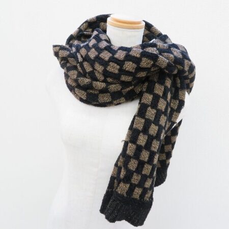 クセになる柄が素敵 フェンディのマフラーを買取しました