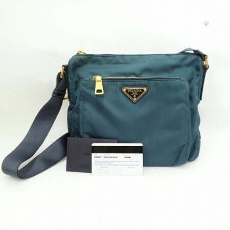 プラダVELAシリーズで珍しいお色のバッグを買取いたしました