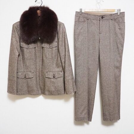 レリアンのパンツスーツを買取しました｜フォックスファーがいい味出す