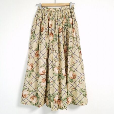 大人女性から大人気！カネコイサオのスカートを買取いたしました