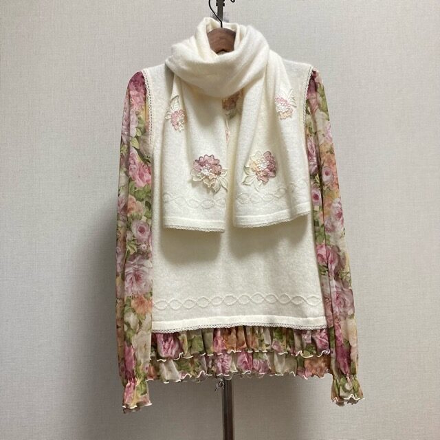 お花の可愛らしさにもぞっこん アトリエマリコのセーターを買取しました